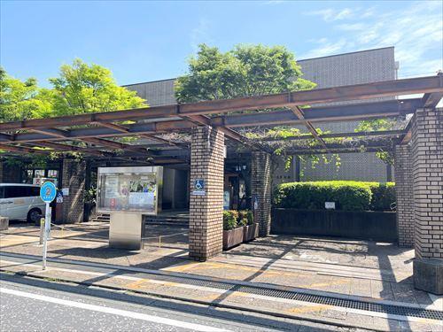 茅ヶ崎市立図書館1060m