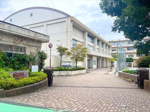 小田原市立城山中学校まで1290m 小田原市立城山中学校まで1290m