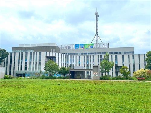 横浜市瀬谷区役所まで810m