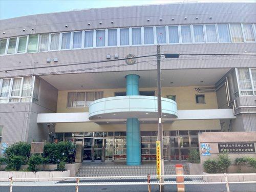 新宿区立牛込仲之小学校まで700m