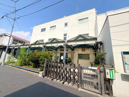 新宿区立牛込第一中学校まで1610m