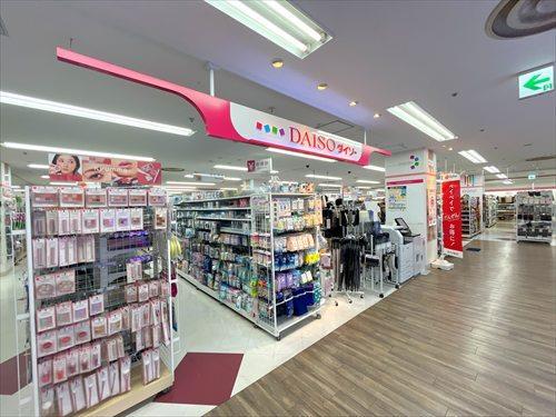 ダイソー旭鶴ヶ峰店まで830m
