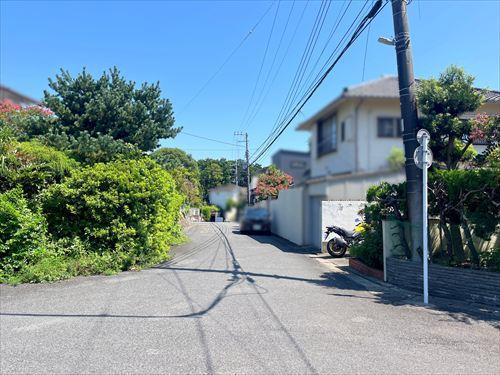 北西側前面道路