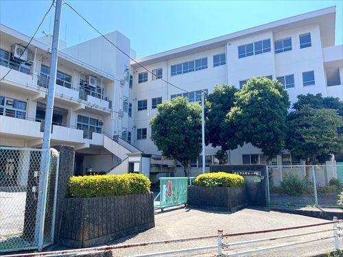 鎌倉市立関谷小学校まで1550m