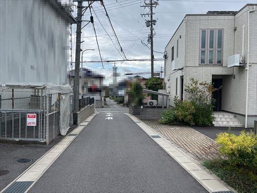 南東側道路(2025年10月撮影)