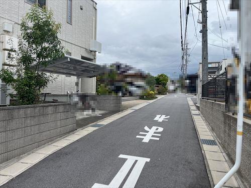 南東側道路(2025年10月撮影)