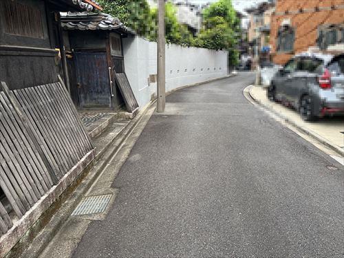 前面道路(撮影年月:2024年8月撮影)