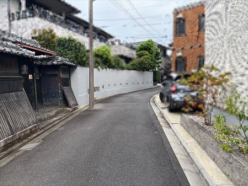 前面道路(撮影年月:2024年8月撮影)