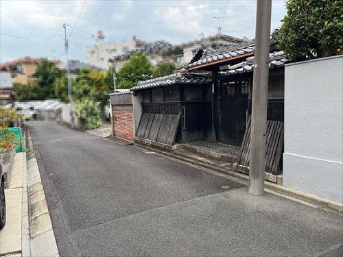 前面道路(撮影年月:2024年8月撮影)