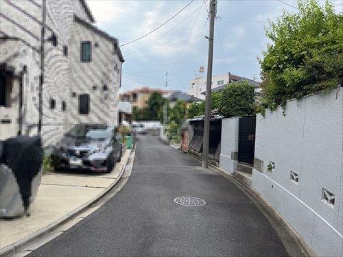 前面道路(撮影年月:2024年8月撮影)