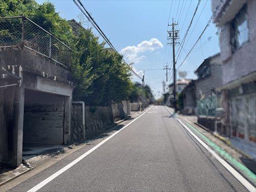 前面道路(2024年10月撮影)