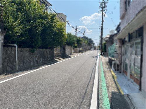 前面道路(2024年10月撮影)