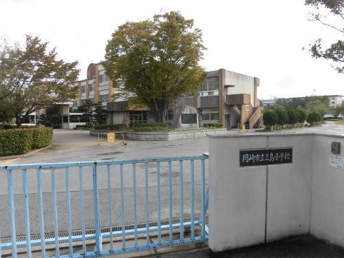 三島小学校まで1290m