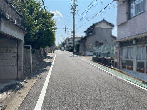 前面道路(2024年10月撮影)