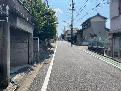 前面道路(2024年10月撮影)