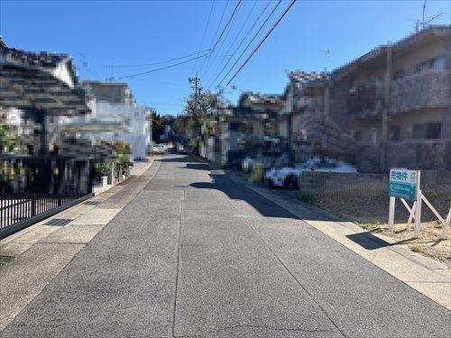 前面道路(2024年11月撮影)