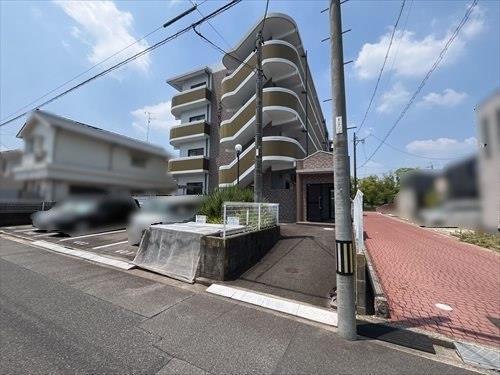 外観　南東側公道から