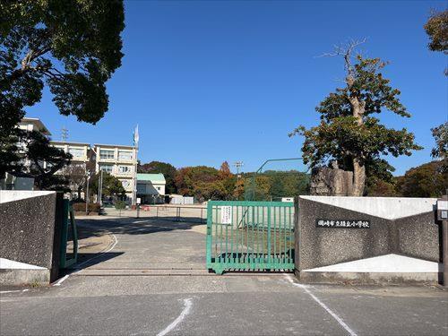 緑丘小学校まで930m