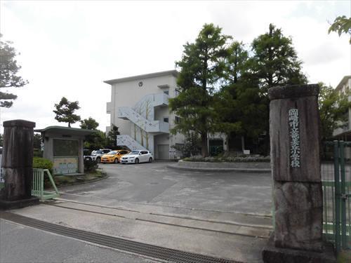 竜美丘小学校まで570m