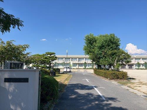 岡崎市立六名小学校まで1110ｍ