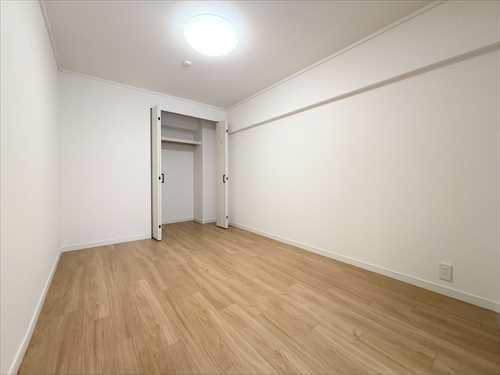 南側洋室（約6帖）