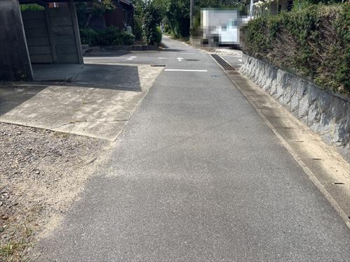 北側道路(2025年8月撮影)