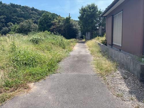 東側通路(2025年8月撮影)