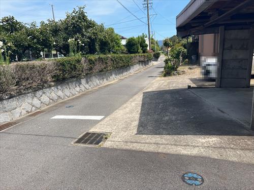 北側道路(2025年8月撮影)