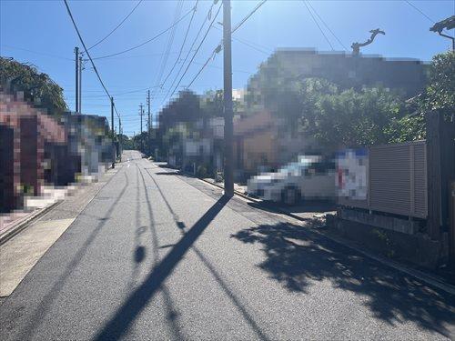 前面道路(2025年10月撮影)