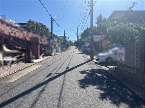 前面道路(2025年10月撮影)
