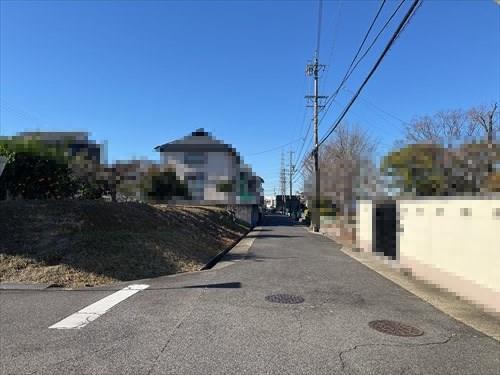 北西側前面道路（令和7年12月撮影）