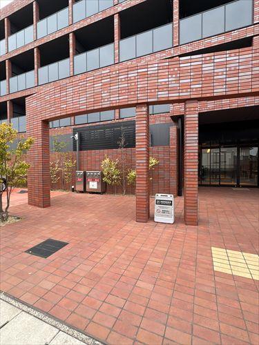 来客用駐車場有(1台)