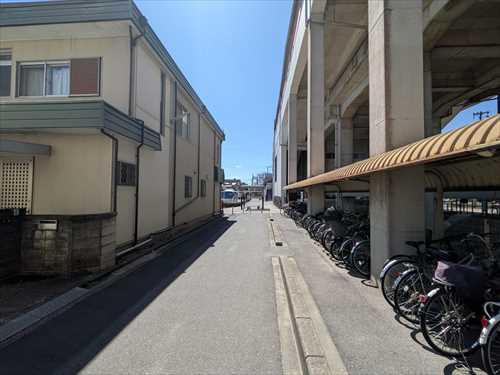 前面道路(北西側)（2026年3月撮影）