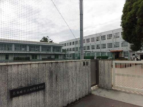 伊勝小学校まで480m