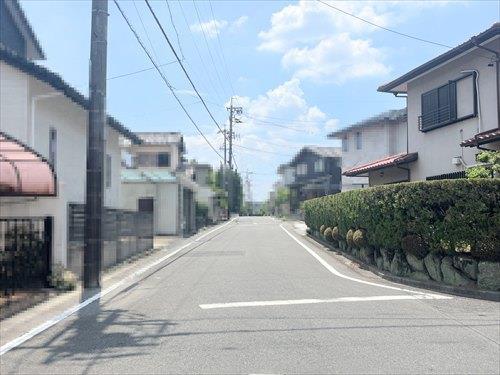 北東側前面道路(2026年7月撮影)-3