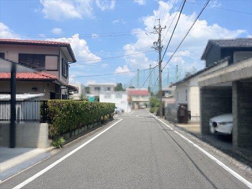 北東側前面道路(2026年7月撮影)-4