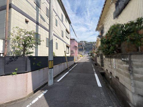西側前面道路(2026年7月撮影)