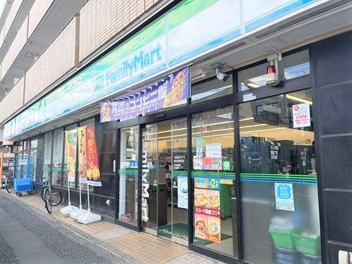 ファミリーマート新代田駅前店