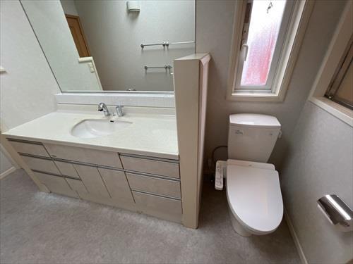 2階洗面台、トイレ