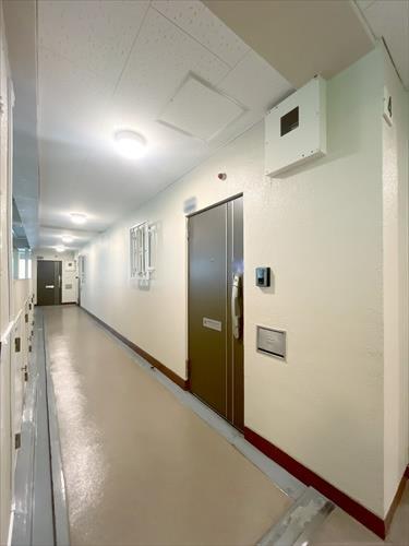 共用廊下から玄関