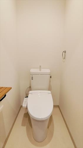 トイレ(シャワートイレ付き)