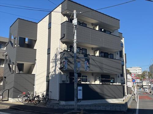 全戸ベランダ・物干し金物付き