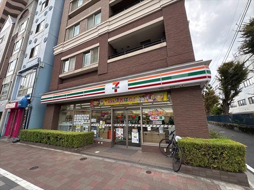 セブン-イレブン白金台駅前店まで300m