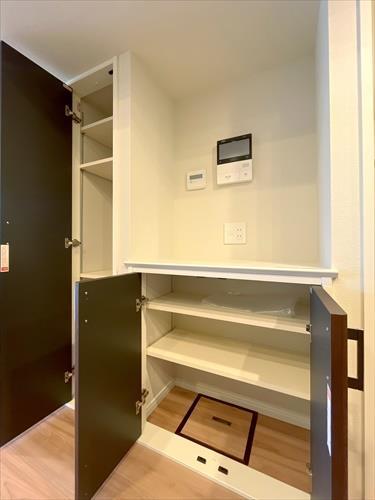 リビングダイニング物入