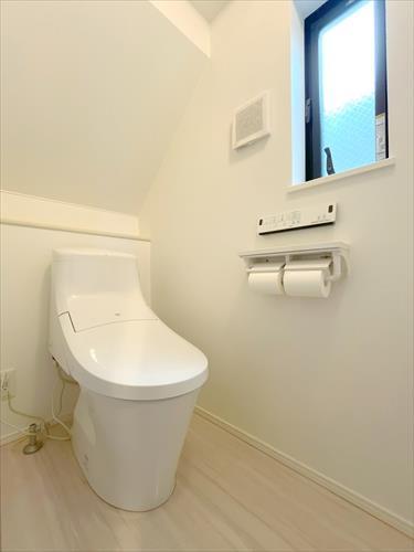 1階トイレ(シャワートイレ付き)