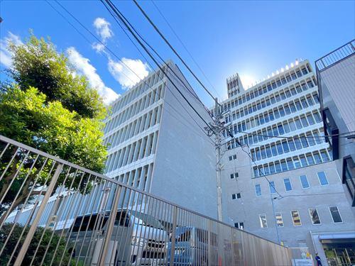 目黒区役所まで420m