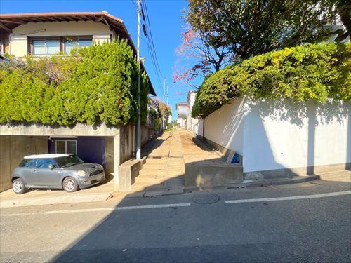 前面道路(2025年11月撮影)