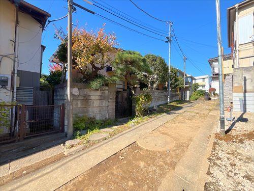 現地側から前面道路(2025年11月)