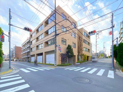 外観・前面道路(2025年12月撮影)