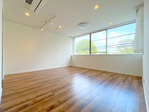 リビングダイニング約9.8帖